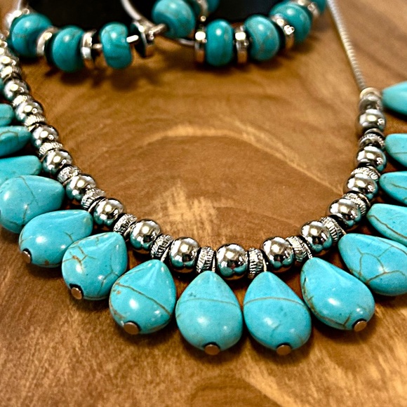 Turquoise and Silver Beaded Jewelry Set - Picture 3 of 8
